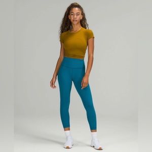 Lululemon Wunder Train High-Rise Tight 25"
Capri